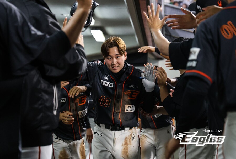 ▲ 한화 이글스 정은원은 시즌 마수걸이 홈런으로 승리에 크게 기여했다. ⓒ 한화 이글스