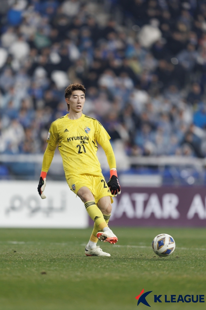 ▲ 4일 서울월드컵경기장에서 펼쳐지는 하나은행 K리그1 2024 11라운드. K리그 단일경기 최다 관중인 5만2600명이 찾은 이날 울산 HD가 FC서울에 1-0으로 이겼다. 울산은 서울 상대로 2017년 10월 이후 무패를 계속 이어갔다.  ⓒ 한국프로축구연맹