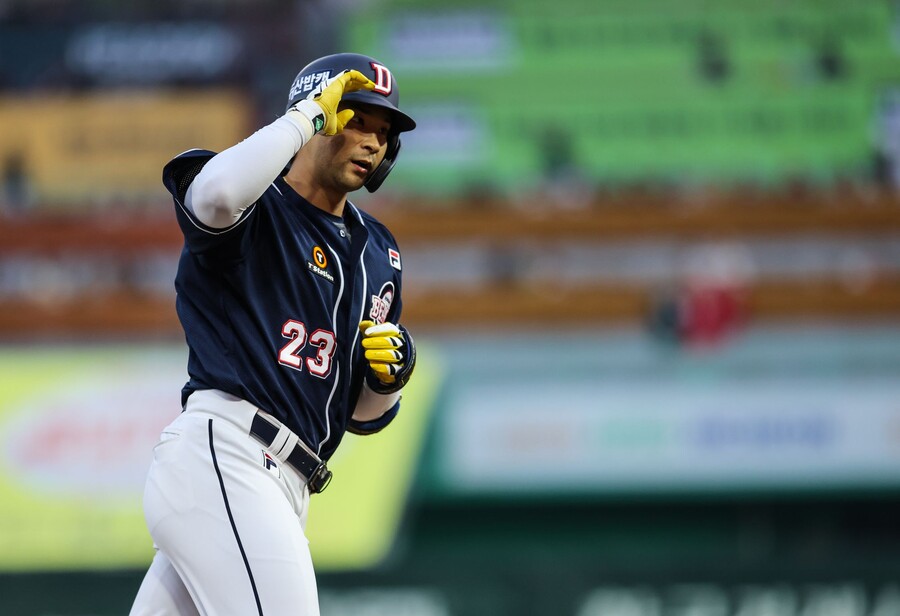 ▲ 강승호는 4일 잠실 LG전에서 1회 선제 2점 홈런으로 팀의 3-2 승리를 이끌었다. ⓒ 두산 베어스