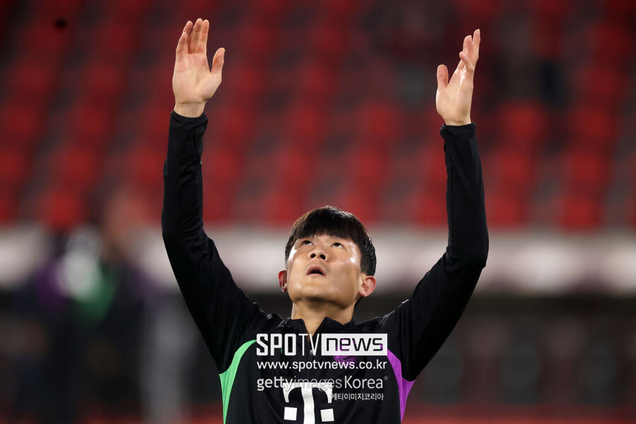 ▲ 바이에른 뮌헨은 9일 레알 마드리드와 2023-24시즌 유럽축구연맹(UEFA) 챔피언스리그 4강 2차전을 펼친다. 지난 1차전에서 아쉬움을 남긴 김민재가 2차전에도 선발로 출격할 수 있을지 많은 관심이 집중됐다. 그러나 선발 출전 가능성이 점점 낮아지고 있다. 마테이스 더 리흐트가 복귀를 준비하고 있기 때문이다. 독일 매체 '빌트'는 "마테이스 더 리흐트와 자말 무시알라가 레알 마드리드전에 출전할 수 있기를 희망하고 있다"라고 보도했다.