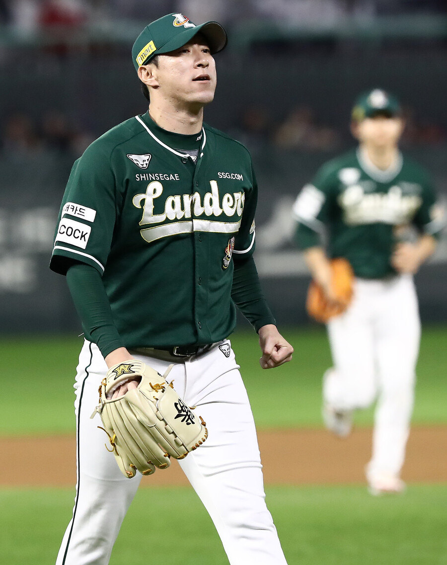 ▲ 고효준은 1군 말소 전까지 SSG가 치른 36경기 가운데 절반인 18경기에 등판했다. 지난해에는 144경기 가운데 73경기에 나와 40대 나이가 무색한 활약을 펼쳤다. ⓒSSG랜더스