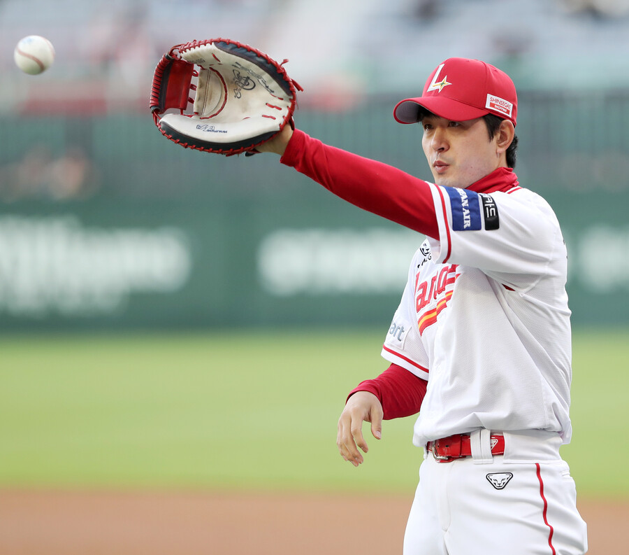 ▲ 손등 미세골절 진단을 받은 김성현은 4월 29일부터 일본 이지마 병원에서 재활에 매진하고 있다 ⓒSSG랜더스