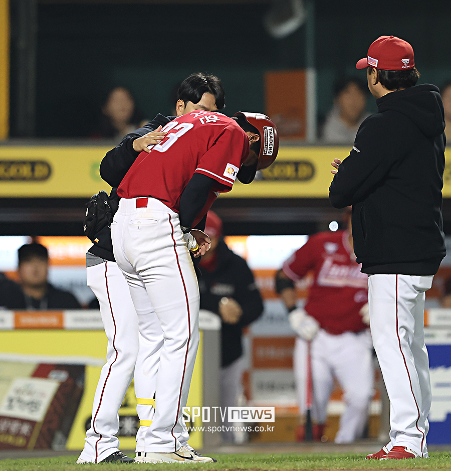 ▲ 4월 30일 대전 한화전에서 공에 맞아 중추골 미세골절 판정을 받은 신인 박지환 ⓒ곽혜미 기자