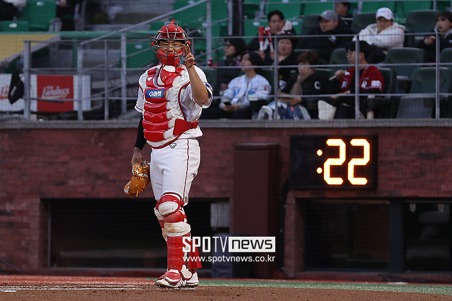 ▲ KBO는 2024년 시즌부터 피치클락을 도입했다. 단 올 시즌은 볼카운트 제재 없이 경고만 주어진다. 그래서인지 시즌 초에 비해 피치클락 위반 사례가 점점 늘어나는 추세다(사진은 기사 내용과 무관). ⓒ곽혜미 기자