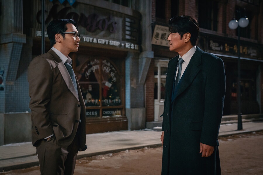 ▲ 삼식이 삼촌 변요한 송강호 스틸. 제공| 월트디즈니컴퍼니 코리아