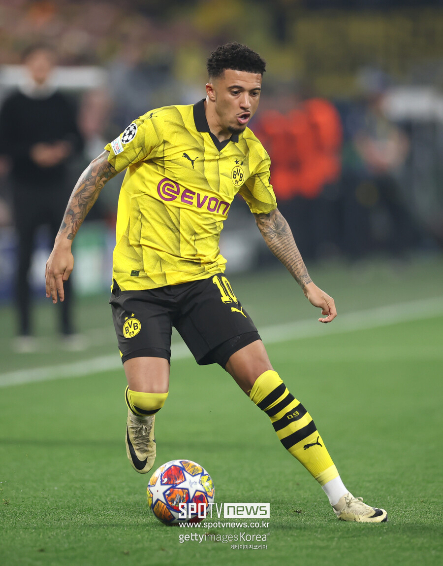 ▲ 산초는 8일(한국시간) 홈 구장 프랑스 파리 파르크 데 프랭스에서 열린 2023-24 시즌 유럽축구연맹(UEFA) 챔피언스리그 4강 2차전 파리생제르맹과 경기에 선발 출전해 1-0 승리를 이끌었다. 1차전에서 1-0으로 이겼던 보루시아 도르트문트는 1·2차전 합계 2-0으로 파리생제르맹을 따돌리고 결승에 올랐다.