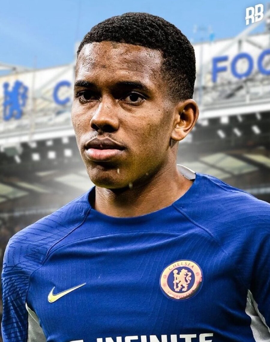 ▲ O Chelsea contratou um dos maiores nomes de todos os tempos do Brasil, 'Mesinho' Esteban Willian.  Segundo a emissora pública britânica BBC, Esteban é o jogador de futebol brasileiro mais jovem a assinar contrato com a Nike, superando Neymar, de 13 anos, e Rodrigo, de 11 anos.  Atual líder da equipe "O melhor talento que surgiu no futebol brasileiro desde Neymar"ele disse mostrando a língua.