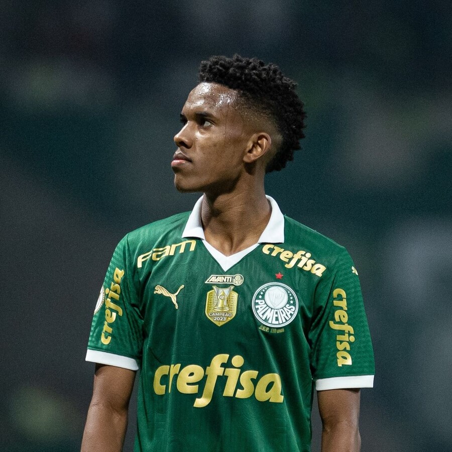 ▲ O Chelsea contratou um dos maiores nomes do Brasil de todos os tempos, 'Mesinho' Esteban Willian.  Segundo a emissora pública britânica BBC, Esteban é o jogador de futebol brasileiro mais jovem a assinar contrato com a Nike, superando Neymar, de 13 anos, e Rodrigo, de 11 anos.  Atual líder da equipe "O melhor talento que surgiu no futebol brasileiro desde Neymar"ele disse mostrando a língua.