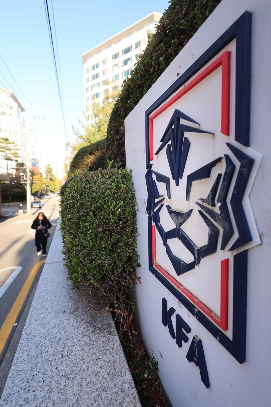 ▲ 한축구협회가 정몽규 회장 등에 자격정지 이상의 중징계를 요구한 문화체육관광부의 감사 결과에 재심의 요청을 검토하고 있다고 밝힌 가운데 6일 오전 서울 종로구 축구회관의 모습. ⓒ연합뉴스