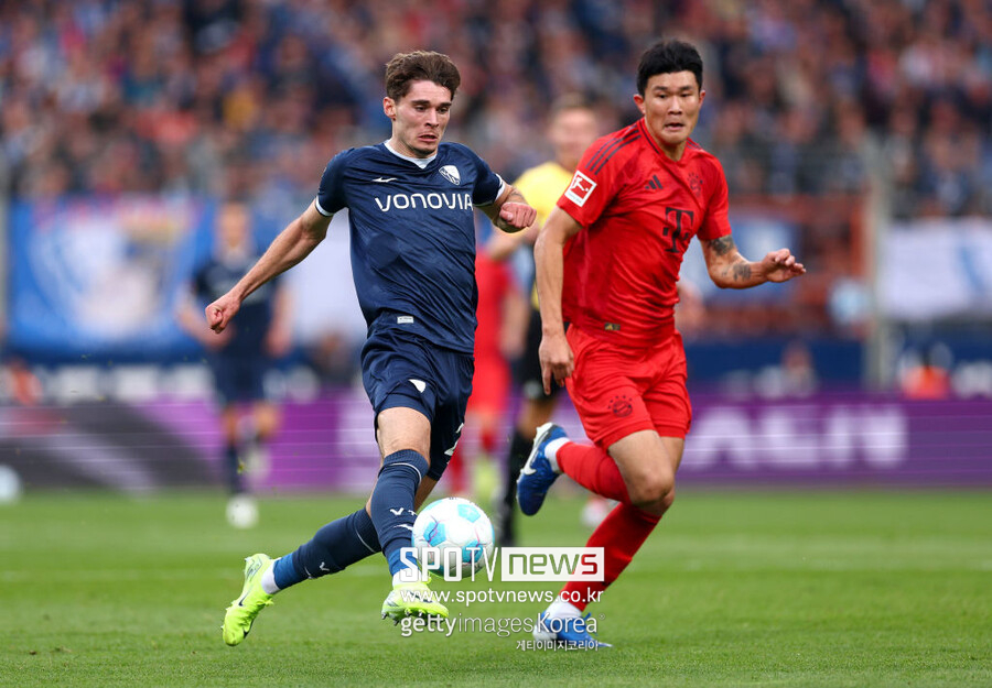 ▲ FIFA 산하의 국제스포츠연구소(CIES)는 11일(이하 한국시간) 사회관계망서비스(SNS)를 통해 올 시즌 최고의 경기력을 보이는 센터백 10인을 선정했다. CIES는 자체 지표로 경기력을 분석해 김민재에게 100점 만점에 91.1점을 매겼다. 이는 전 세계 센터백 중 최고 점수다. 잉글랜드 프리미어리그를 대표하는 강호 맨체스터 시티의 후방을 책임지는 후벵 디아스도 89.7점에 머물렀다. 프리미어리그 선두를 달리는 리버풀의 이브라히마 코나테, 버질 판데이크가 각각 89.5, 89.4점으로 3, 4위를 차지했다. 유럽축구연맹(UEFA) 챔피언스리그 디펜딩 챔피언 레알 마드리드의 에데르 밀리탕(89.0점)과 김민재와 짝을 이루는 다요 우파메카노(88.9점)가 5, 6위에 이름을 올렸다.