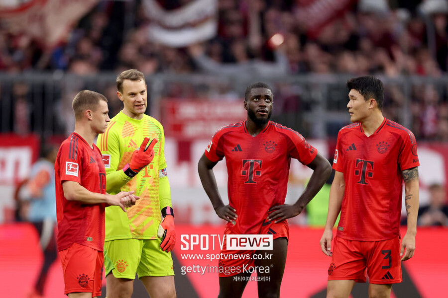 ▲ FIFA 산하의 국제스포츠연구소(CIES)는 11일(이하 한국시간) 사회관계망서비스(SNS)를 통해 올 시즌 최고의 경기력을 보이는 센터백 10인을 선정했다. CIES는 자체 지표로 경기력을 분석해 김민재에게 100점 만점에 91.1점을 매겼다. 이는 전 세계 센터백 중 최고 점수다. 잉글랜드 프리미어리그를 대표하는 강호 맨체스터 시티의 후방을 책임지는 후벵 디아스도 89.7점에 머물렀다. 프리미어리그 선두를 달리는 리버풀의 이브라히마 코나테, 버질 판데이크가 각각 89.5, 89.4점으로 3, 4위를 차지했다. 유럽축구연맹(UEFA) 챔피언스리그 디펜딩 챔피언 레알 마드리드의 에데르 밀리탕(89.0점)과 김민재와 짝을 이루는 다요 우파메카노(88.9점)가 5, 6위에 이름을 올렸다.