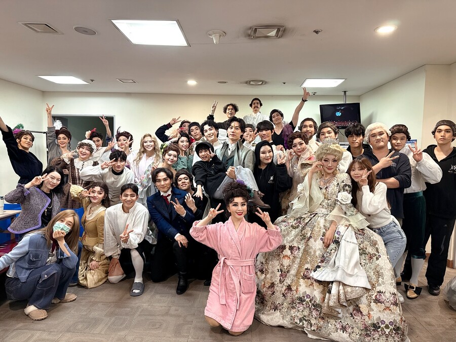 ▲ 베르사유의 장미 팀. 출처ㅣEMK뮤지컬컴퍼니 SNS