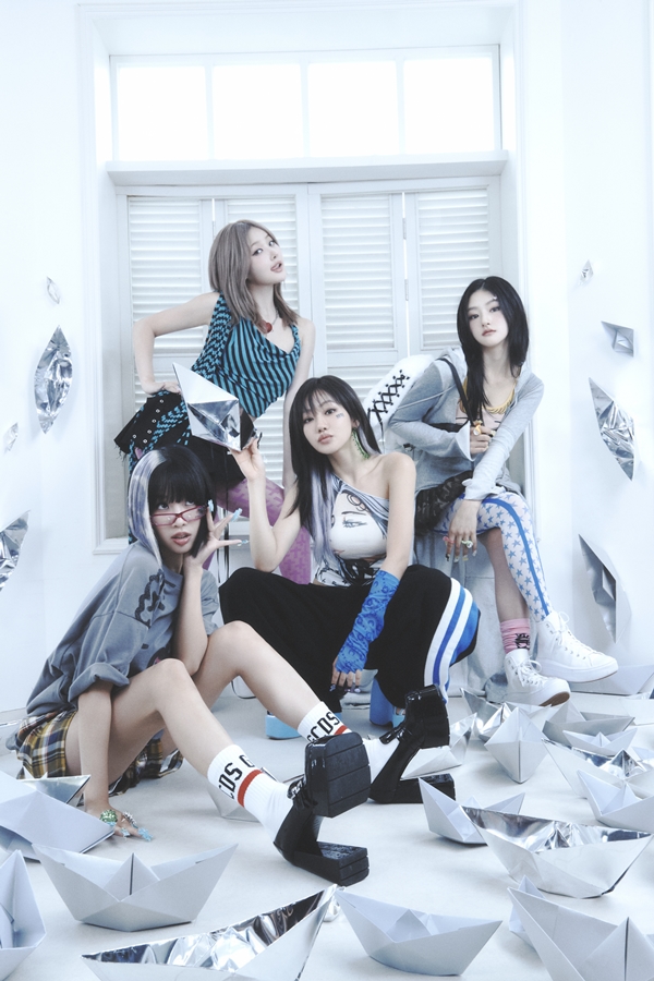 ▲ 키스오브라이프 최근 앨범 '루즈 유어셀프' 수록곡 '이글루'가 뒤늦게 상승세를 타며 또 다시 역주행 현상을 보이고 있다. 제공|S2엔터테인먼트