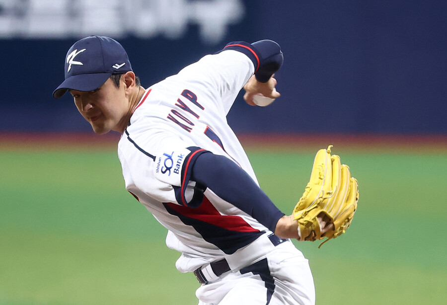 ▲ kt 위즈 에이스 고영표가 13일 열리는 '2024 프리미어12' 1라운드 조별리그 B조 대만과 첫 경기에 선발 등판하는 중책을 맡았다. ⓒ 연합뉴스