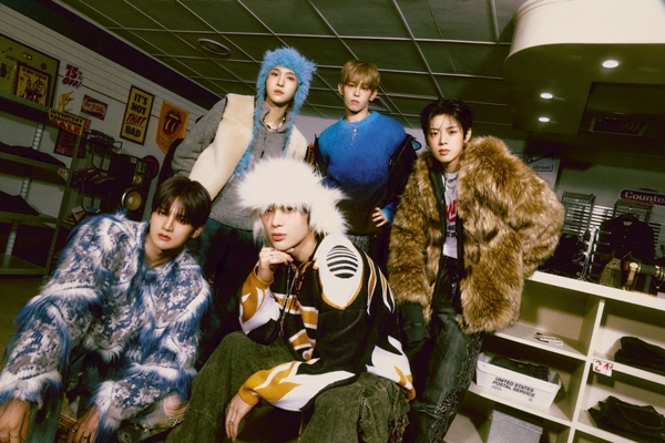 ▲ 나우어데이즈 새 싱글 '렛츠 기릿' 콘셉트 사진. 제공|큐브엔터테인먼트