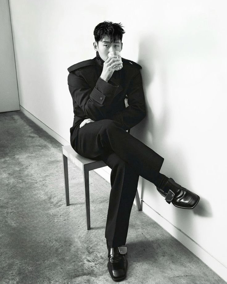 ▲ 영국 매체 ‘텔레그래프’는 토트넘이 1년 연장 옵션을 곧 발동할 것이라고 보도했다. ‘TBR 풋볼’은 한 술 더 떠 토트넘이 손흥민에게 새로운 계약을 제시하기보다 1년 연장 옵션만 실행할 계획이라고 분석했다.이런 상황에 13일(한국시간) 영국 매체 ‘홋스퍼뉴스’는 ”사우디아라비아 프로리그가 매력적인 제안을 한다면 손흥민은 내년에 토트넘을 떠날 수 있다“라고 보도했다. 토트넘이 손흥민의 1년 연장 옵션을 실행함으로써 자유계약대상자(FA, 이적료 0원)로 이탈을 방지하고 이적료를 확보하려고픈 의도라는 보도다