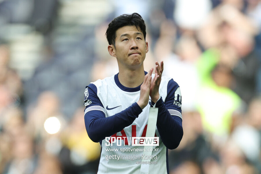 ▲ 영국 매체 ‘텔레그래프’는 토트넘이 1년 연장 옵션을 곧 발동할 것이라고 보도했다. ‘TBR 풋볼’은 한 술 더 떠 토트넘이 손흥민에게 새로운 계약을 제시하기보다 1년 연장 옵션만 실행할 계획이라고 분석했다.이런 상황에 13일(한국시간) 영국 매체 ‘홋스퍼뉴스’는 ”사우디아라비아 프로리그가 매력적인 제안을 한다면 손흥민은 내년에 토트넘을 떠날 수 있다“라고 보도했다. 토트넘이 손흥민의 1년 연장 옵션을 실행함으로써 자유계약대상자(FA, 이적료 0원)로 이탈을 방지하고 이적료를 확보하려고픈 의도라는 보도다