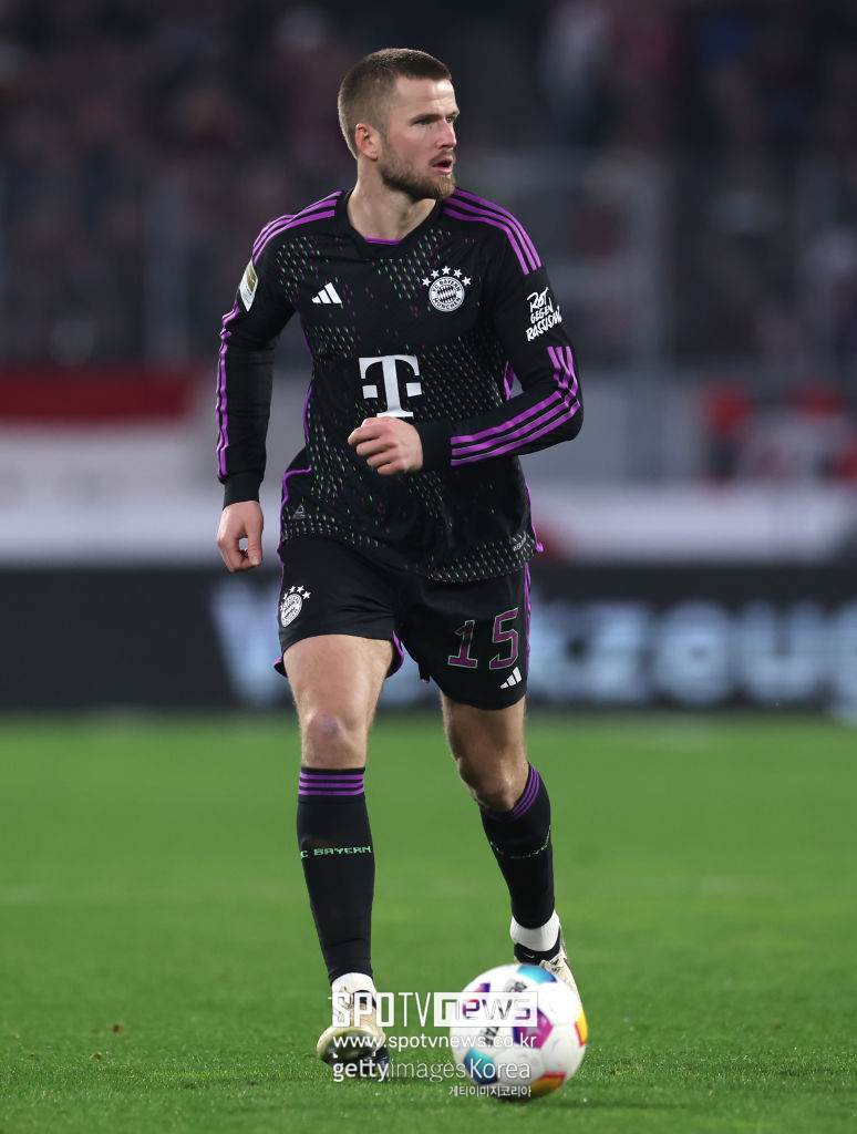 ▲ 독일 매체 ‘스폭스’에 따르면, 바이에른은 다이어와의 계약 연장을 크게 고려하고 있지 않다. 내년 여름 계약이 만료될 경우 방출할 가능성이 크다는 이야기다. 여기에 독일 매체 ‘풋붐’은 ”다이어가 울버햄튼의 주요 영입 목표로 거론되고 있으며, 울버햄튼뿐만 아니라 브라이튼 호브 앤 알비온, 브렌트포드 역시 다이어에게 관심을 보이고 있다“고 보도했다. 다이어는 토트넘 시절 손흥민과 함께 프리미어리그에서 활약한 바 있으며, 바이에른 뮌헨 이적 후 김민재와도 포지션 경쟁을 펼쳤다. 만약 울버햄튼으로 이적할 경우 또 다른 한국 선수 황희찬과 인연을 이어갈 가능성이 있다.