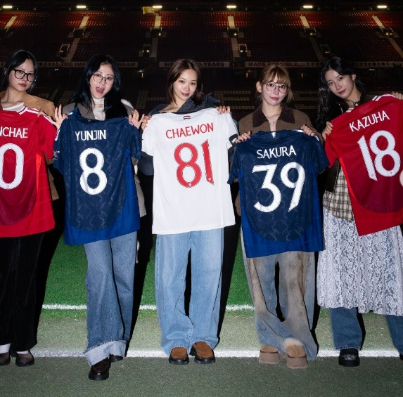 ▲ 올드 트래포드를 방문한 르세라핌 ⓒ맨유 SNS