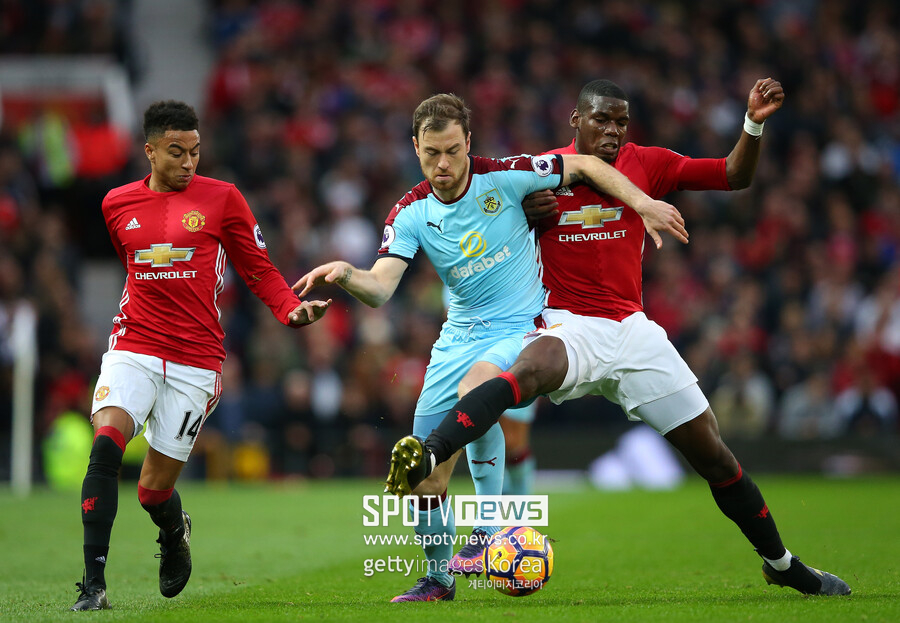 ▲ 제시 린가드가 K리그로 데려오고 싶다는 선수로 꼽은 폴 포그바가 유벤투스와 계약을 해지하고 자유계약선수 시장에 나온다. 포그바는 금지약물 양성반응으로 4년 출장 정지 징계를 받았지만, 항소가 받아들여져 출장 정지 징계가 1년 6개월로 축소됐다. 이에 따라 내년 1월 공식 훈련에 참가할 수 있고, 내년 3월엔 공식전에 뛸 수 있다.