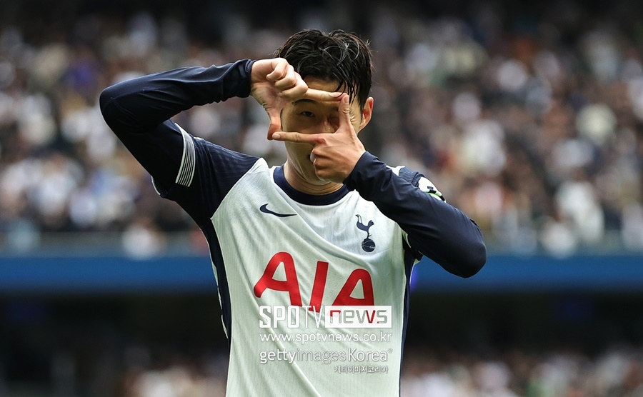 ▲ 손흥민 이적설이 끊이질 않는다. 최근 토트넘이 손흥민과 새로운 재계약 협상이 아닌, 기존 계약에서 1년만 연장하는 팀 옵션을 발동한다는 소식이 나오면서부터다. 사우디아라비아부터 이강인이 있는 PSG(파리 생제르맹)까지 손흥민을 주목한다. 토트넘이 다음 시즌 유럽축구연맹(UEFA) 챔피언스리그에 나가지 못하면 손흥민을 팔 수 있다는 보도도 영국 현지에서 나오고 있다.