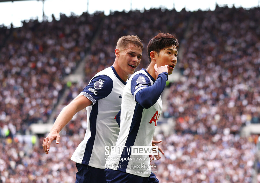 ▲ 손흥민이 이번에 연장 옵션을 받아들였지만, 그에게는 여전히 유럽 빅클럽들의 관심이 집중되어 있다. 로마노 기자는 손흥민이 다른 빅클럽들의 영입 리스트에 포함되어 있다는 사실을 언급하며, 