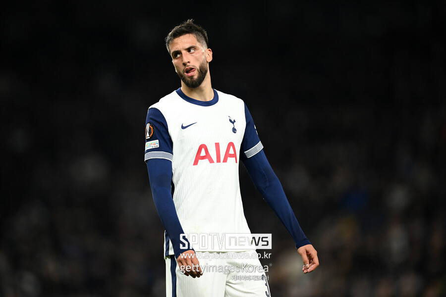 ▲ 벤탄쿠르는 지난 6월 우루과이로 돌아가 코파 아메리카를 준비하다 손흥민을 겨냥해 인종차별 발언을 했다. 큰 파장을 일으켰다. 국내외를 막론하고 벤탄쿠르를 향한 엄청난 비판이 쏟아졌다. 벤탄쿠르는 사과문을 게시했고 손흥민의 용서가 있은 후에야 잠잠해졌다. 그런데 FA가 징계를 예고하면서 다시 재점화됐다.