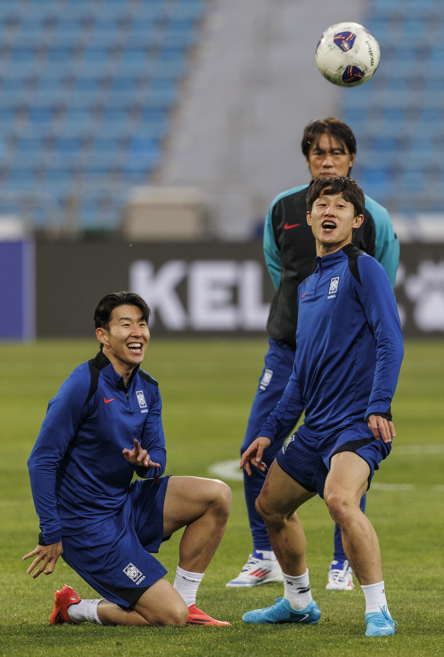 ▲ 요르단 암만에 입성한 축구대표팀, 19일 오후 팔레스타인과 2026 북중미 월드컵 아시아 3차 예선 6차전을 치른다. 손흥민의 출전 시간 배분에 관심이 집중된다.  ⓒ연합뉴스