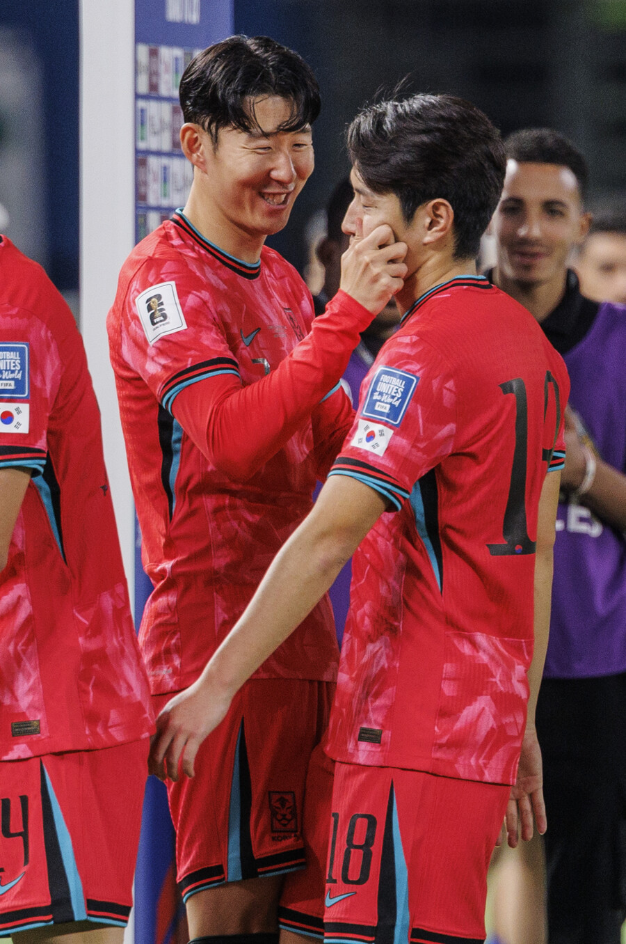 ▲ 한국 대표팀은 19일 오후 11시(한국시간) 요르단 암만의 암만 국제 경기장에서 열릴 ‘2026 국제축구연맹(FIFA) 북중미월드컵’ 아시아지역 3차예선 B조 6차전에서 팔레스타인을 만난다. 당초 팔레스타인 홈 경기였지만 이스라엘-하마스 전쟁으로 인해 중립 구장에서 치러지게 됐다. 홍명보 감독은 팔레스타인전을 앞두고 오세훈을 최전방에 뒀다. 한 칸 뒤에 손흥민, 이강인, 이재성을 배치해 화력을 지원하고 박용우, 황인범이 공격과 수비를 조율한다 ⓒ연합뉴스