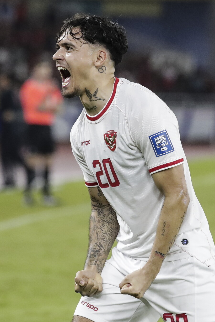 ▲ 신태용 감독이 이끄는 인도네시아가 2026 FIFA 북중미 월드컵 아시아 지역 3차 예선 최대 이변을 만들었다. 홈에서 사우디아라비아를 2-0으로 꺾고 3차 예선 첫 번째 승리를 만든 것이다. 신태용 감독은 이날 승리로 승점을 6점으로 쌓아 4년 전 박항서 감독이 베트남에서 기록했던 승점 4점을 넘는 3차 예선 동남아시아 팀 최다 승점 기록을 갈아치웠다. 반면 로베르토 만치니 감독을 경질하고 에르베 르나르 감독을 새로 선임해 급한 불 끄기에 나선 사우디아라비아는 11월 A매치 두 경기를 1무 1패라는 실망스러운 성적으로 마무리했다. ⓒ연합뉴스/EPA