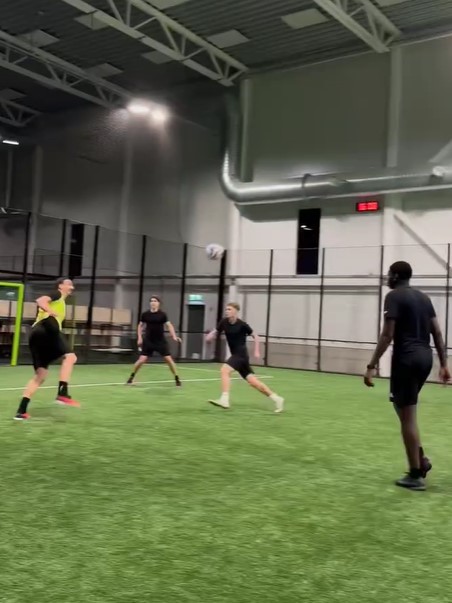 ▲ 43세에도 묘기 같은 슈팅을 선보인 이브라히모비치 ⓒ이브라히모비치 SNS