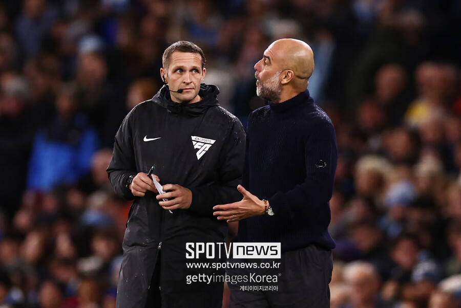 ▲ 맨체스터 시티는 23일(이하 한국시간) 영국 맨체스터의 에티하드 스타디움에서 열린 2024-24시즌 잉글랜드 프리미어리그 12라운드 홈경기에서 토트넘에 0-4로 패배했다. 시즌 6승 1무 5패를 기록한 토트넘(승점 19)은 6위로 도약했다. 반면 사상 최초로 프리미어리그 5년 연속 우승에 도전하는 2위 맨체스터 시티(7승 2무 3패)는 선두 한 경기를 덜 치른 리버풀(9승 1무 1패)과 격차를 좁히지 못했다. 현재 승점 5점 차다. 경기 후 펩 과르디올라 감독은 현재 위기의 상황을 분석했다. 그는 "모든 것이 괜찮지 않다. 8년 동안 이런 상황을 한 번도 겪어본 적이 없다. 우리는 매우 취약한 상태다"라고 말했다.