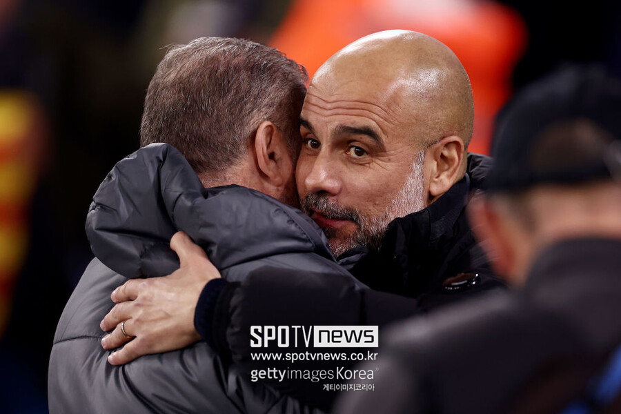 ▲ 맨체스터 시티는 23일(이하 한국시간) 영국 맨체스터의 에티하드 스타디움에서 열린 2024-24시즌 잉글랜드 프리미어리그 12라운드 홈경기에서 토트넘에 0-4로 패배했다. 시즌 6승 1무 5패를 기록한 토트넘(승점 19)은 6위로 도약했다. 반면 사상 최초로 프리미어리그 5년 연속 우승에 도전하는 2위 맨체스터 시티(7승 2무 3패)는 선두 한 경기를 덜 치른 리버풀(9승 1무 1패)과 격차를 좁히지 못했다. 현재 승점 5점 차다. 경기 후 펩 과르디올라 감독은 현재 위기의 상황을 분석했다. 그는 "모든 것이 괜찮지 않다. 8년 동안 이런 상황을 한 번도 겪어본 적이 없다. 우리는 매우 취약한 상태다"라고 말했다.
