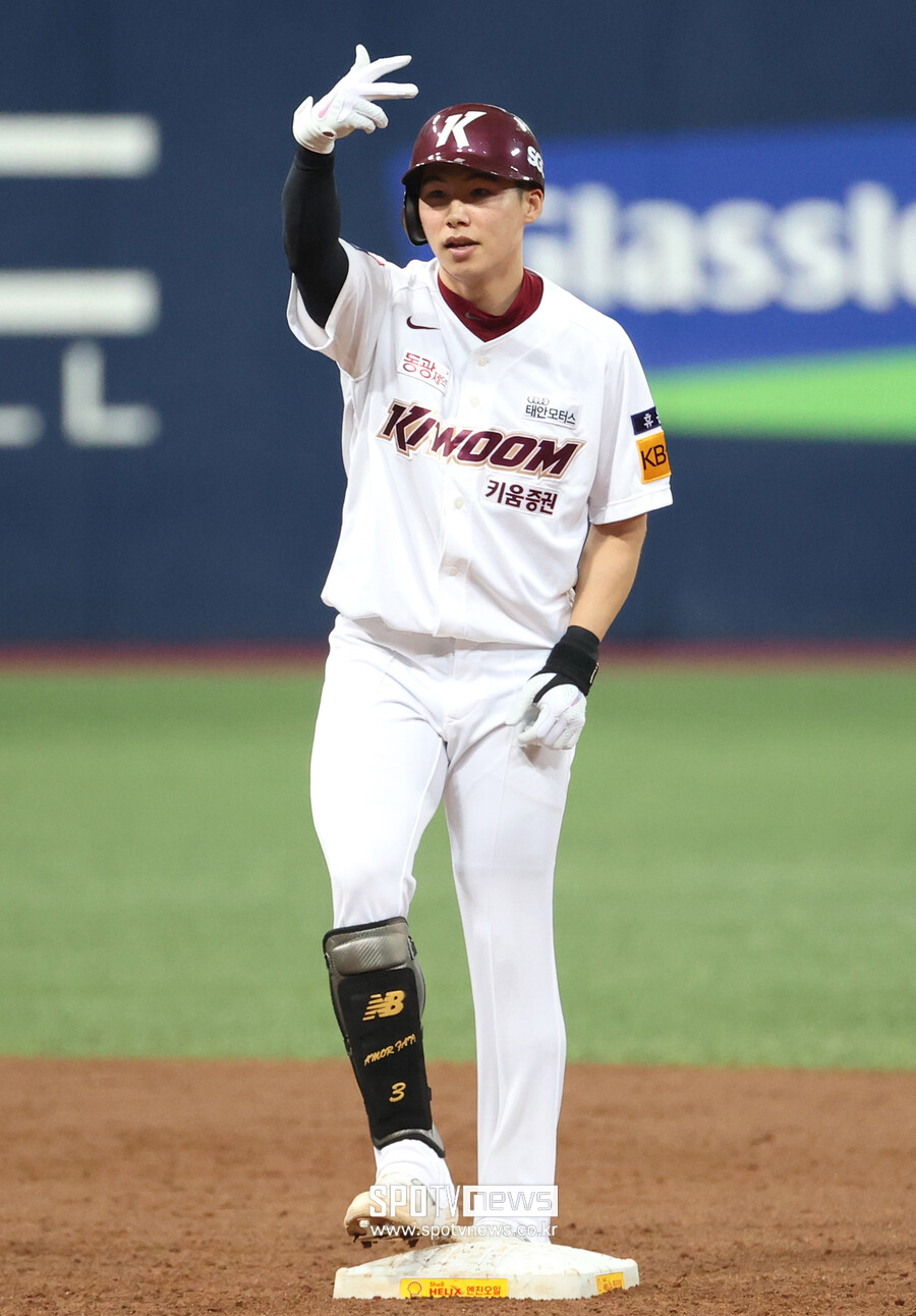 ▲ 김혜성은 지난 시즌 개막에 앞서 메이저리그 진출을 공식 선언했고 고타율을 유지하는 한편 홈런과 타점에서 커리어 하이를 작성하며 자신의 가치를 드높였다. 결국 포스팅 시스템을 통해 메이저리그 진출에 나선 김혜성은 LA 다저스와 계약을 맺으면서 그 꿈을 이뤘다 ⓒ 곽혜미 기자