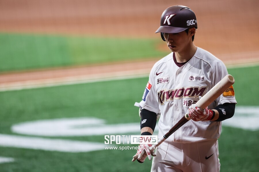 ▲ 미국 매체 '팬사이디드'는 8일(한국시간) 2025년 시즌 김혜성을 LA 다저스 주전 2루수로 전망했다. 이 매체에 따르면 김혜성은 다저스 주전 2루수이자 8번 타자로 나선다. 이 예상이 현실이 되려면 스프링 캠프 때 본인의 실력을 증명해야 한다 ⓒ 곽혜미 기자