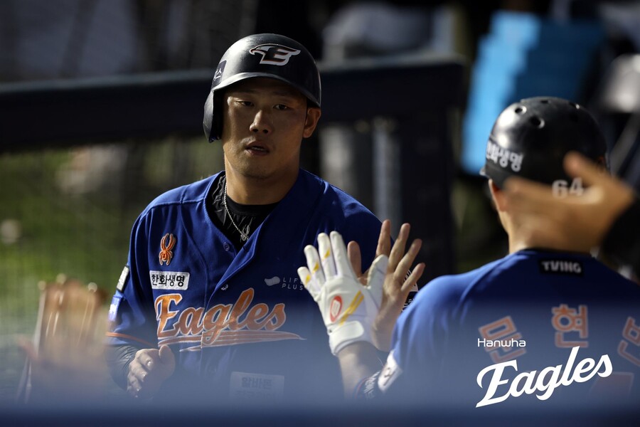 ▲ 1년 총액 1억 1000만원. 한때 한화의 프랜차이즈 스타 후보로 각광을 받았던 하주석이 FA 시장에서 이런 대접을 받을 것이라 예상한 이는 얼마나 있었을까. 특히 보장 금액이 1억원도 미치지 못하는 것은 충격적인 수준이다. ⓒ한화 이글스