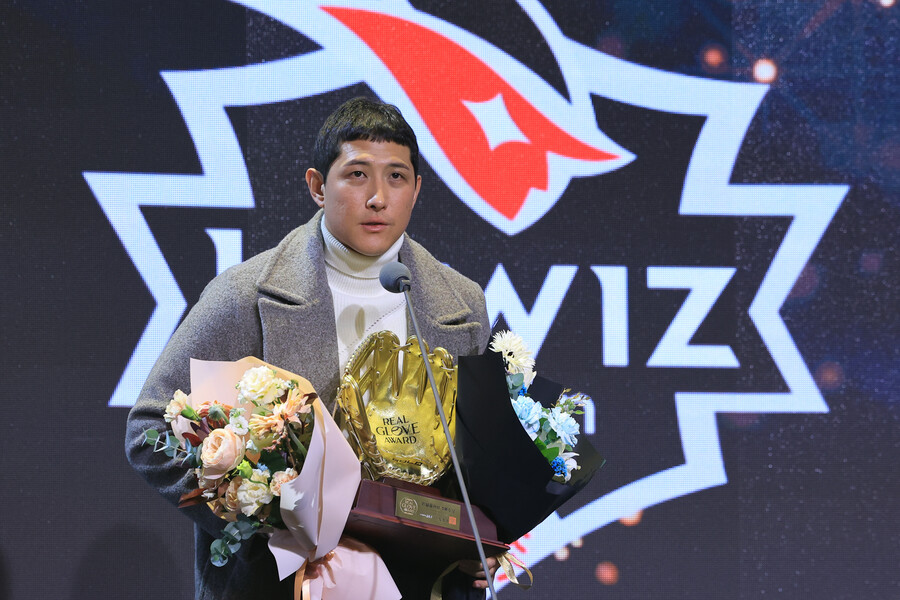 ▲리얼글러브를 수상한 황재균 ⓒ연합뉴스