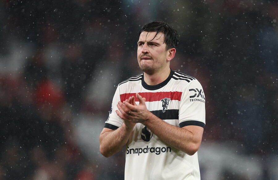 ▲ 맨체스터 유나이티드는 선수단 정리를 대대적으로 할 것으로 알려졌다. 요슈아 지르크지(사진 맨 위)는 이미 후벵 아모림 감독의 시야에서 사라지는 중이고 크리스티안 에릭센(가운데), 해리 매과이어(맨 아래)는 올 시즌 종료와 함께 계약이 끝나지만, 재계약 기운은 어디에도 없다. ⓒ연합뉴스/REUTERS/EPA