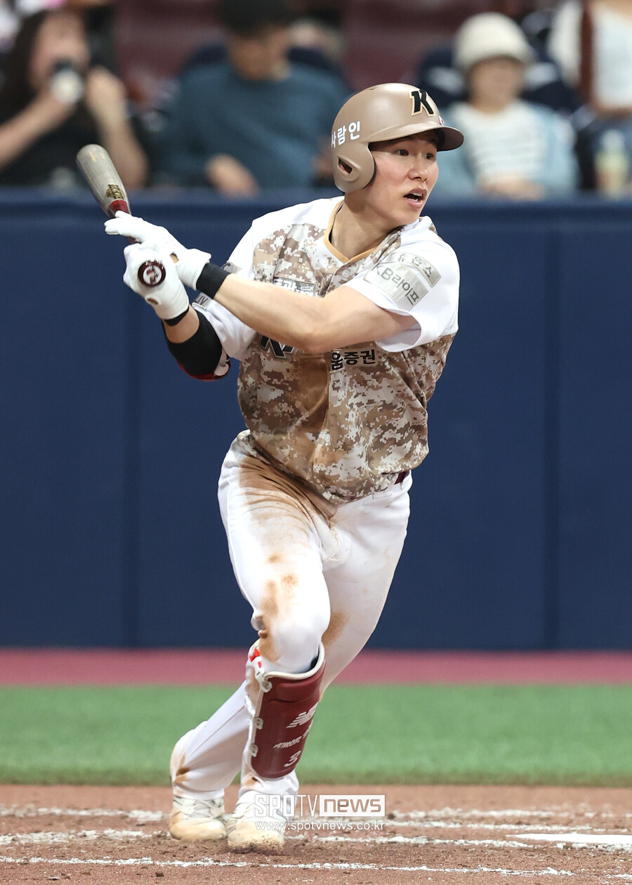 ▲ 마침내 KBO 리그 최고의 2루수로 활약한 키움 김혜성이 메이저리그 진출에 성공했다. 김혜성은 LA 다저스와 3+2년 최대 2200만 달러 조건에 합의했다. 다저스는 지난 해 월드시리즈 우승을 차지한 팀으로 '슈퍼스타' 오타니 쇼헤이가 뛰는 팀이기도 하다. ⓒ곽혜미 기자