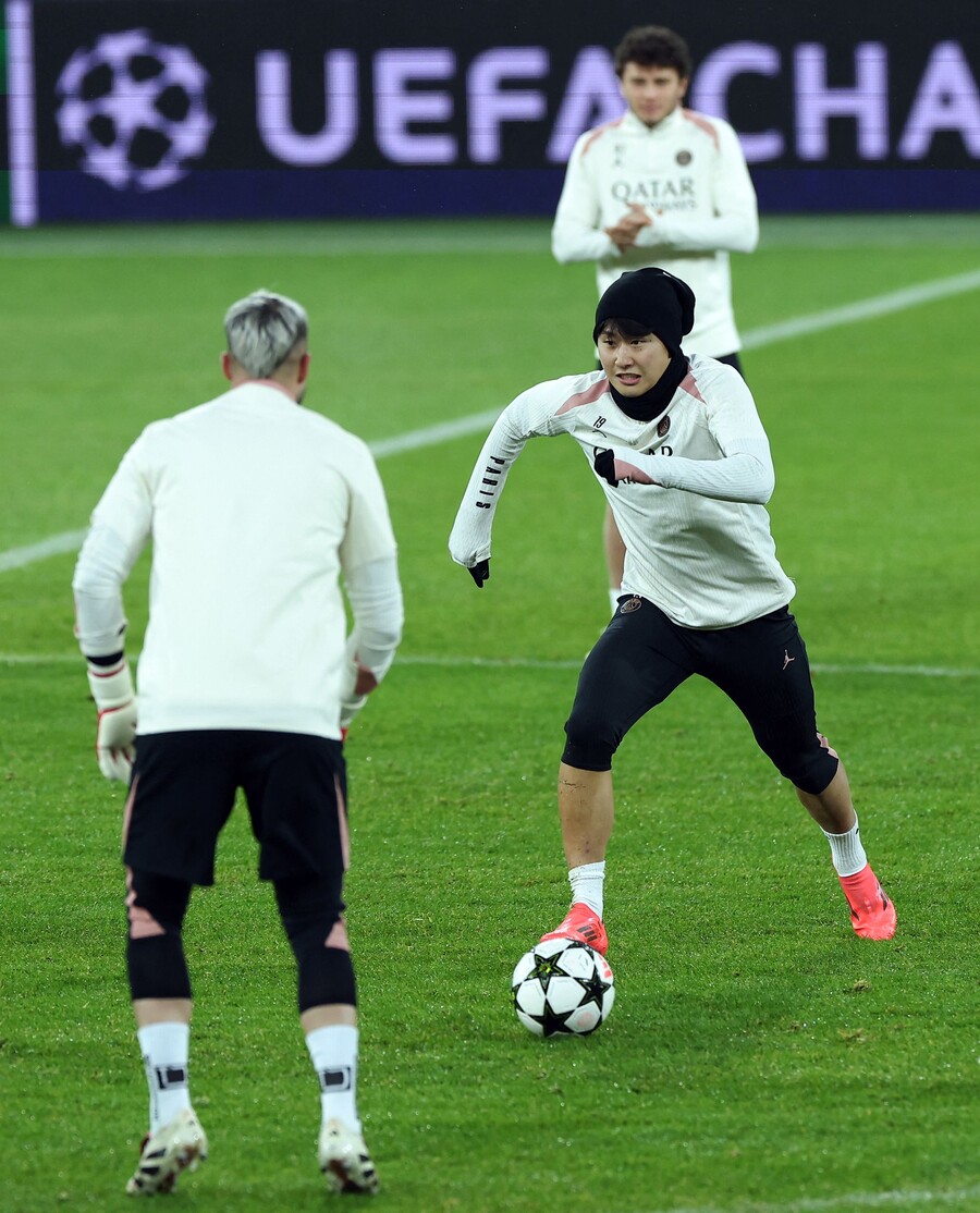 ▲ 이강인은 파리 생제르맹에서 자연스럽게 자리 잡아가는 중이다. 단골 이적설 대상이었지만, 이번에는 상당히 구체적이다. ⓒ연합뉴스/AFP