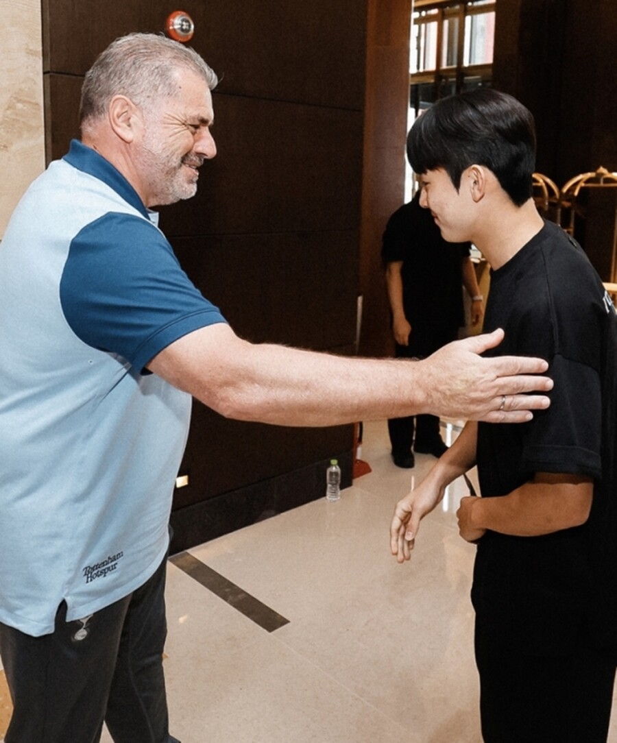 ▲ 양민혁이 하루빨리 합류해 팀에 적응하면서 1군 데뷔까지 시킬 계획이다. 벌써 데뷔전 시기도 거론되고 있다. 토트넘이 영국축구협회(FA)컵 3라운드에서 내셔널리그(5부) 소속의 탬워스를 만나게 되자 양민혁을 실전에 기용할 기회로 보고 있다. ⓒ 토트넘 홋스퍼