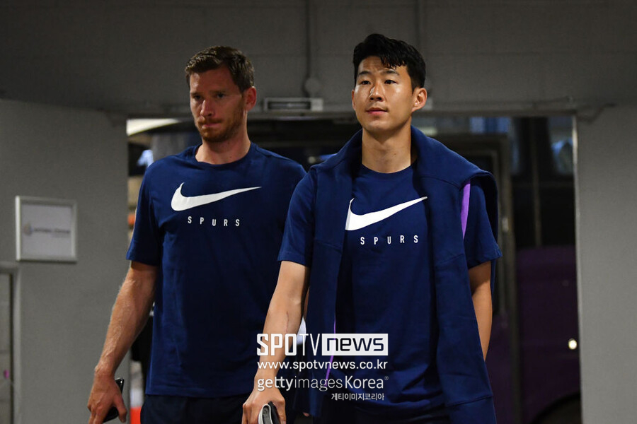 ▲ 손흥민과 토트넘 홋스퍼에서 함께 뛰었던 얀 베르통헌, 해리 케인, 위고 요리스(사진 위부터) 모두 재계약을 통보 받지 못했거나 계약 만료 후 그 어떤 인정 없이 이별하는 상황을 피하지 못했다.