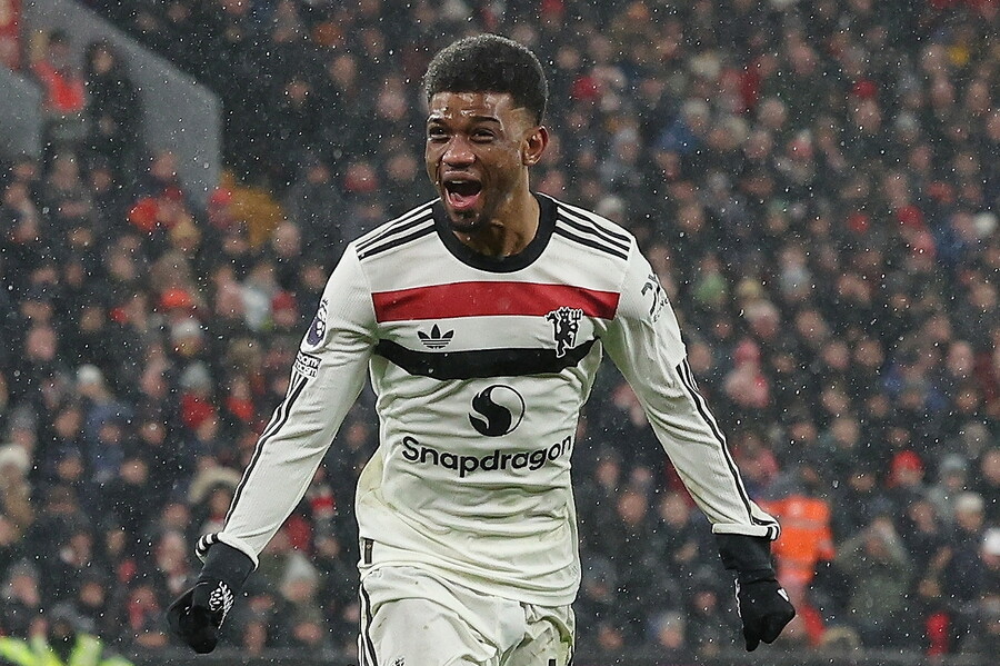 ▲ 맨체스터 유나이티드는 방출 위기에 있었던 공격수 아마드 디알로와 5년 재계약을 맺었다.  ⓒ연합뉴스/EPA/AP