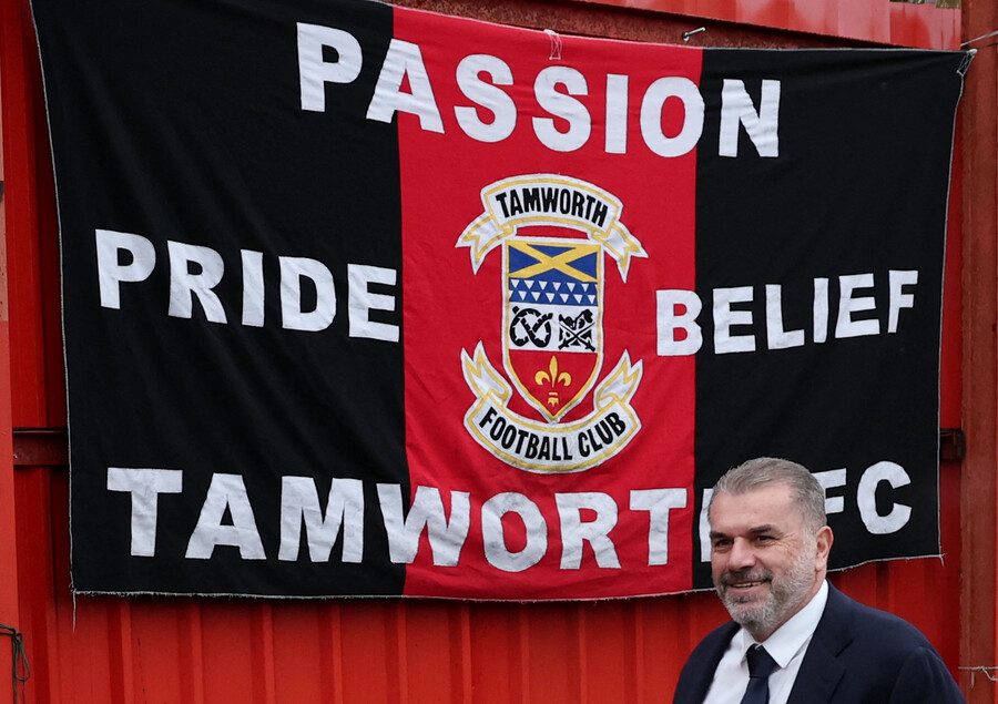 ▲ 내셔널리그(5부 리그) 소속의 탬워스전 원정을 위해 탬워스에 도착한 토트넘 홋스퍼 주장 손흥민과 엔제 포스테코글루 감독. ⓒ연합뉴스/REUTERS