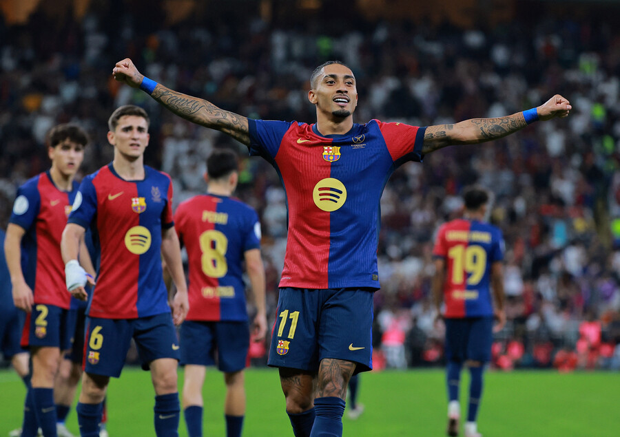 ▲ 양팀은 레반도프스키, 음바페 등 골잡이들이 모두 골맛을 봤다. 또, 바르셀로나 보이체흐 슈체스니 골키퍼가 퇴장 당하는 변수까지 나오는 등 여러 장면이 연출됐다. ⓒ연합뉴스/REUTERS/AP