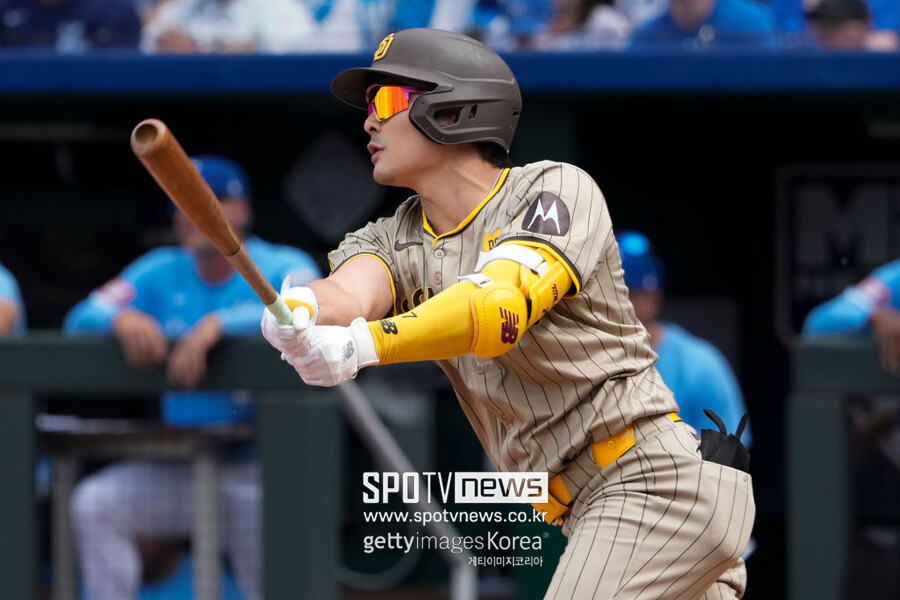 ▲ 지난해 막판 어깨 수술을 받은 것은 김하성의 FA 시장에도 악영향을 미치고 있다.