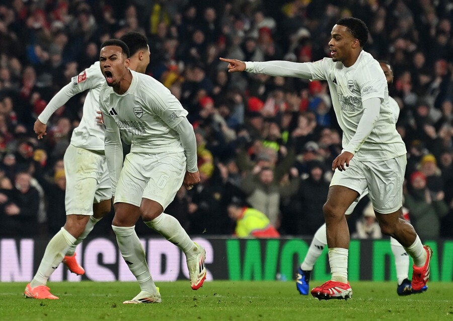 ▲ 아스널은 맨체스터 유나이티드와의 FA컵 3라운드에서 수적 우세를 안고도 연장도 부족해 승부차기까지 가는 혈전을 벌여 탈락했다. 이날 공격수 가브리엘 제수스는 부상으로 교체됐고 시즌 아웃 판정을 받았다. ⓒ연합뉴스/REUTERS/AFP