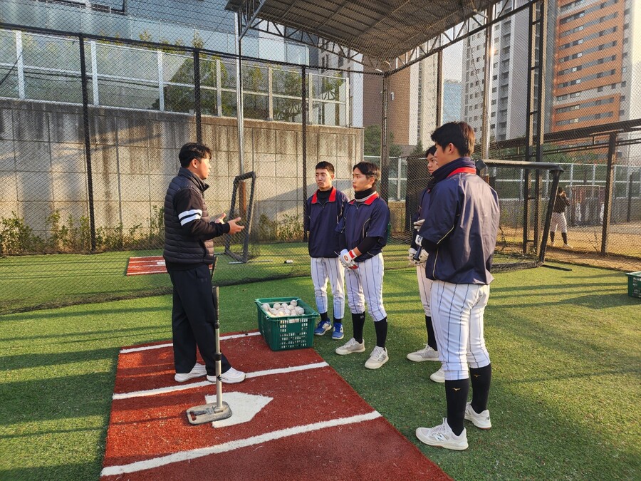 ▲ 서울디자인고 야구부 재능기부 행사 ⓒ HSB코퍼레이션 제공