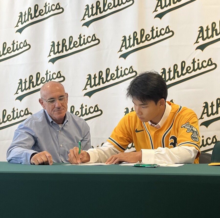 ▲ 오클랜드 애슬래틱스가 16일(한국시간) 일본 고교야구 유망주 모리 쇼타로와 계약을 발표했다. 계약금은 151만500달러(약 22억 원)다. ⓒ오클랜드 SNS