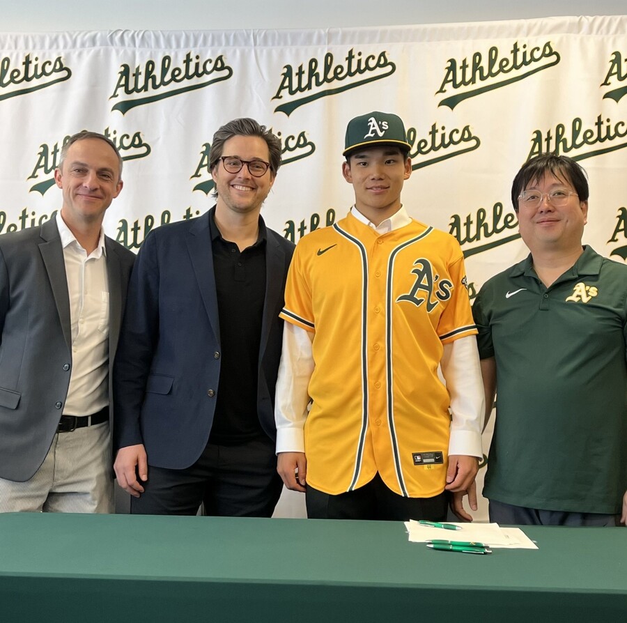 ▲ 오클랜드 애슬래틱스가 16일(한국시간) 일본 고교야구 유망주 모리 쇼타로와 계약을 발표했다. 계약금은 151만500달러(약 22억 원)다. ⓒ오클랜드 SNS